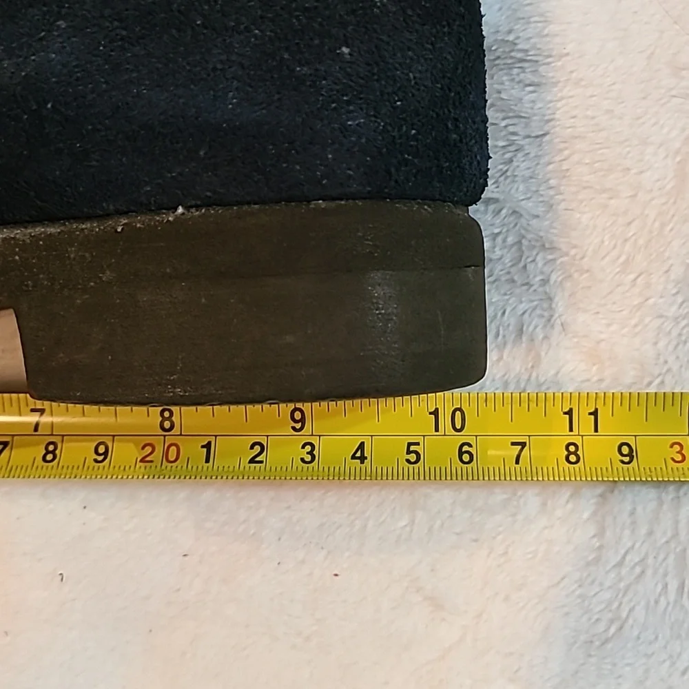 Marvelous Vintage Sbicca Suede Shoes - Picture 7 of 8